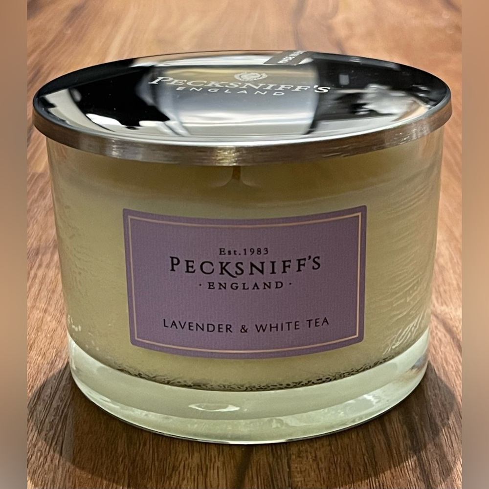 New Pecksniff’s England Lavender and White Tea Candle